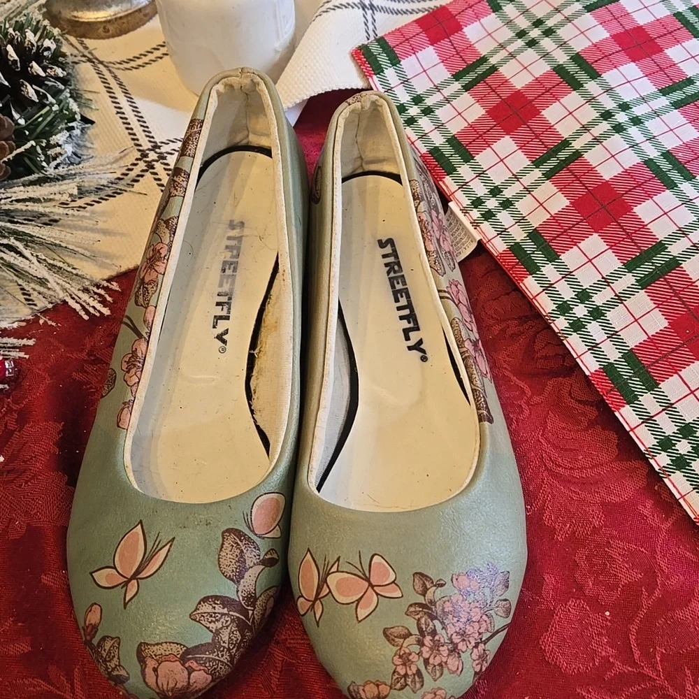 Streetfly Women's Floral Green Ballet Flats